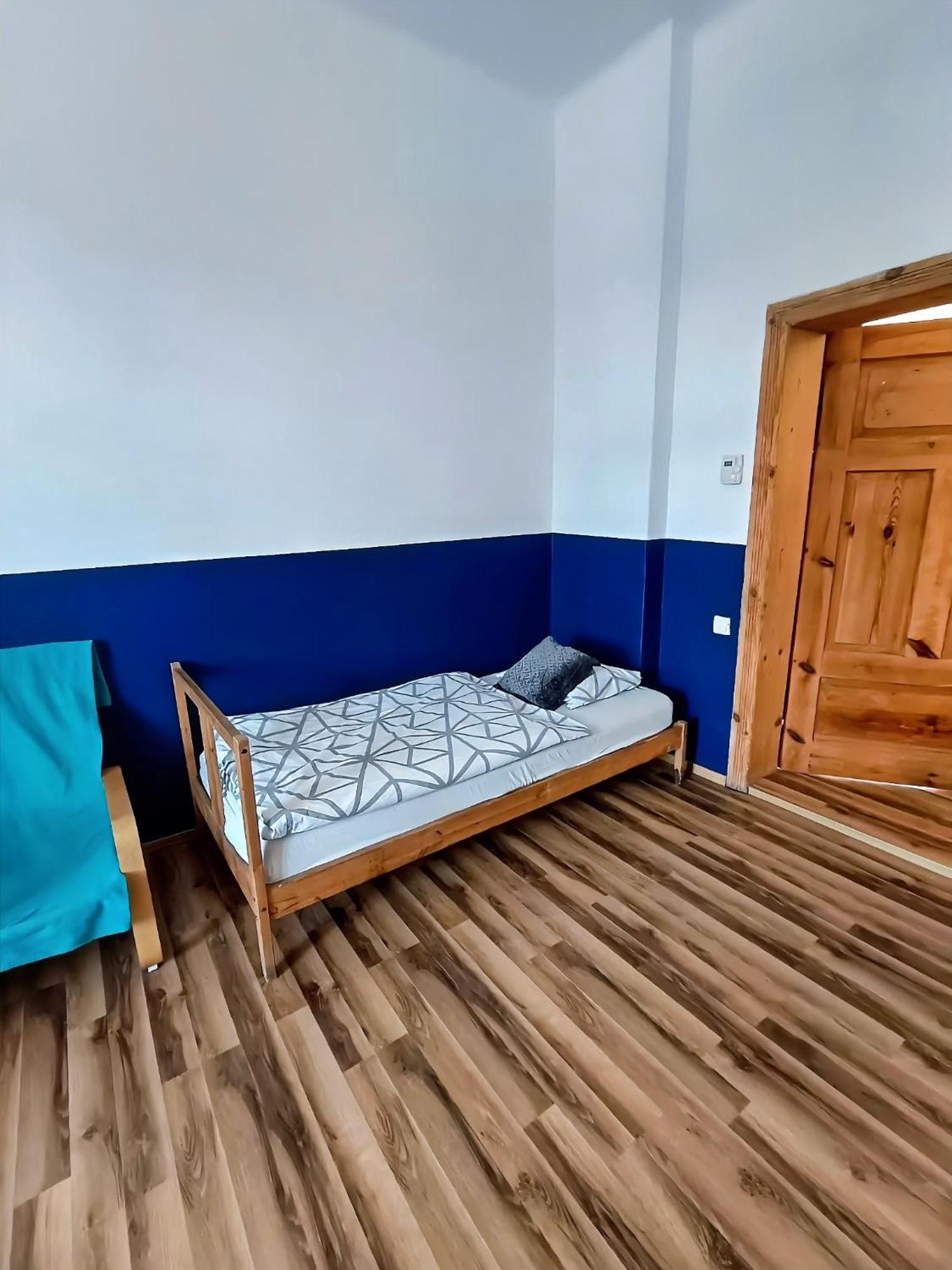 Mickiewicza Hostel Катовице Экстерьер фото