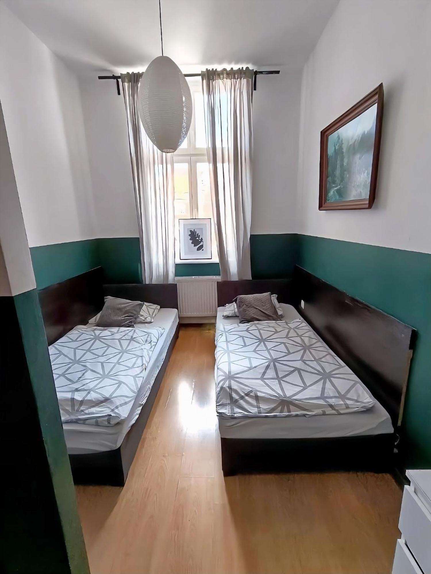 Mickiewicza Hostel Катовице Экстерьер фото